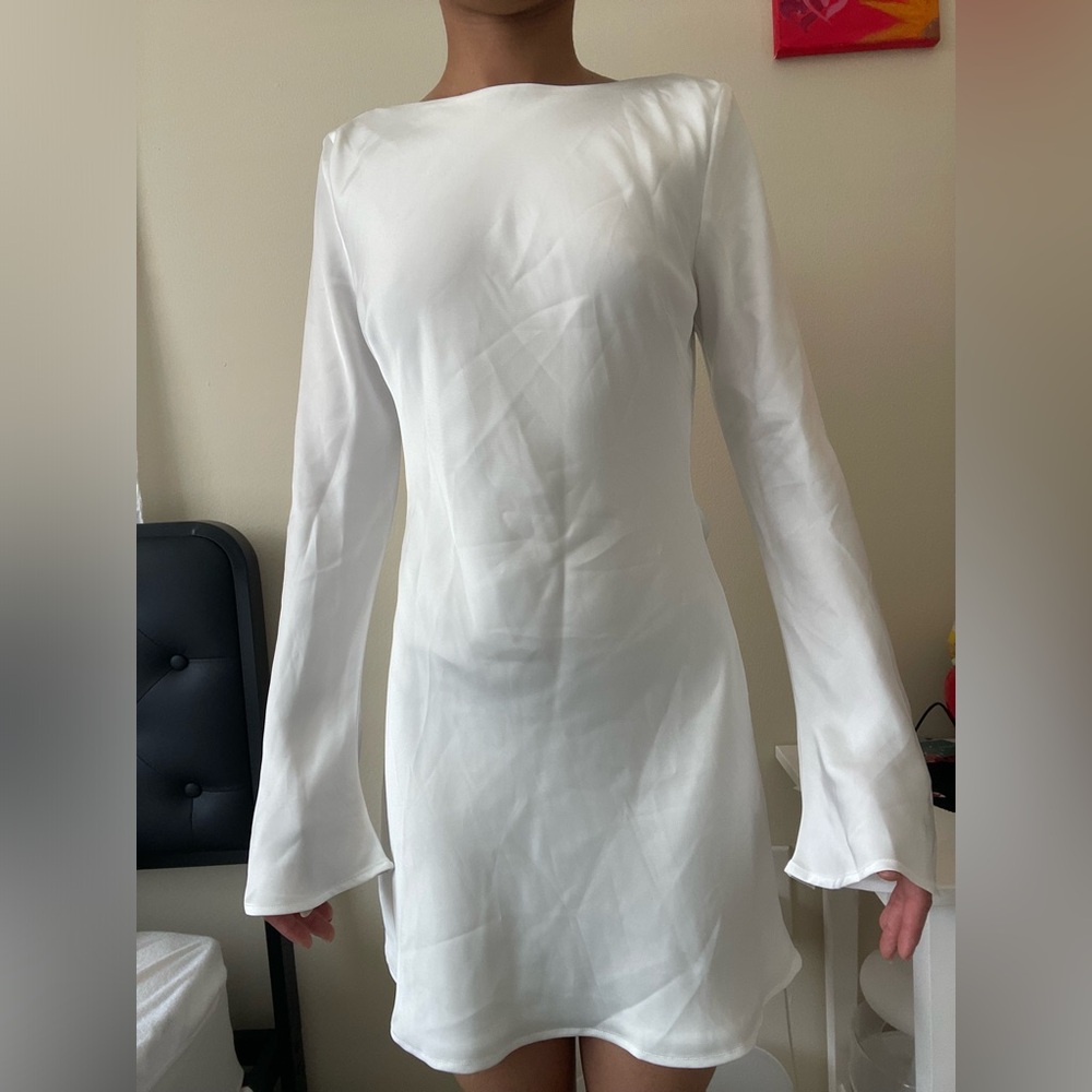Chic White Long-Sleeve Dress